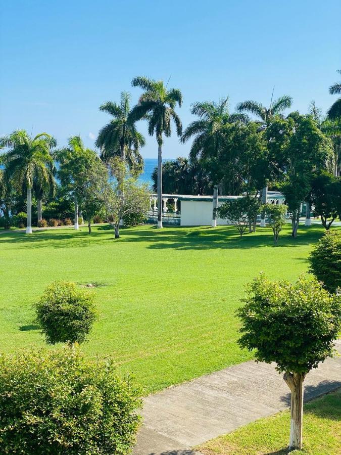 Seacastle Deluxe Studio Montego Bay Exterior photo