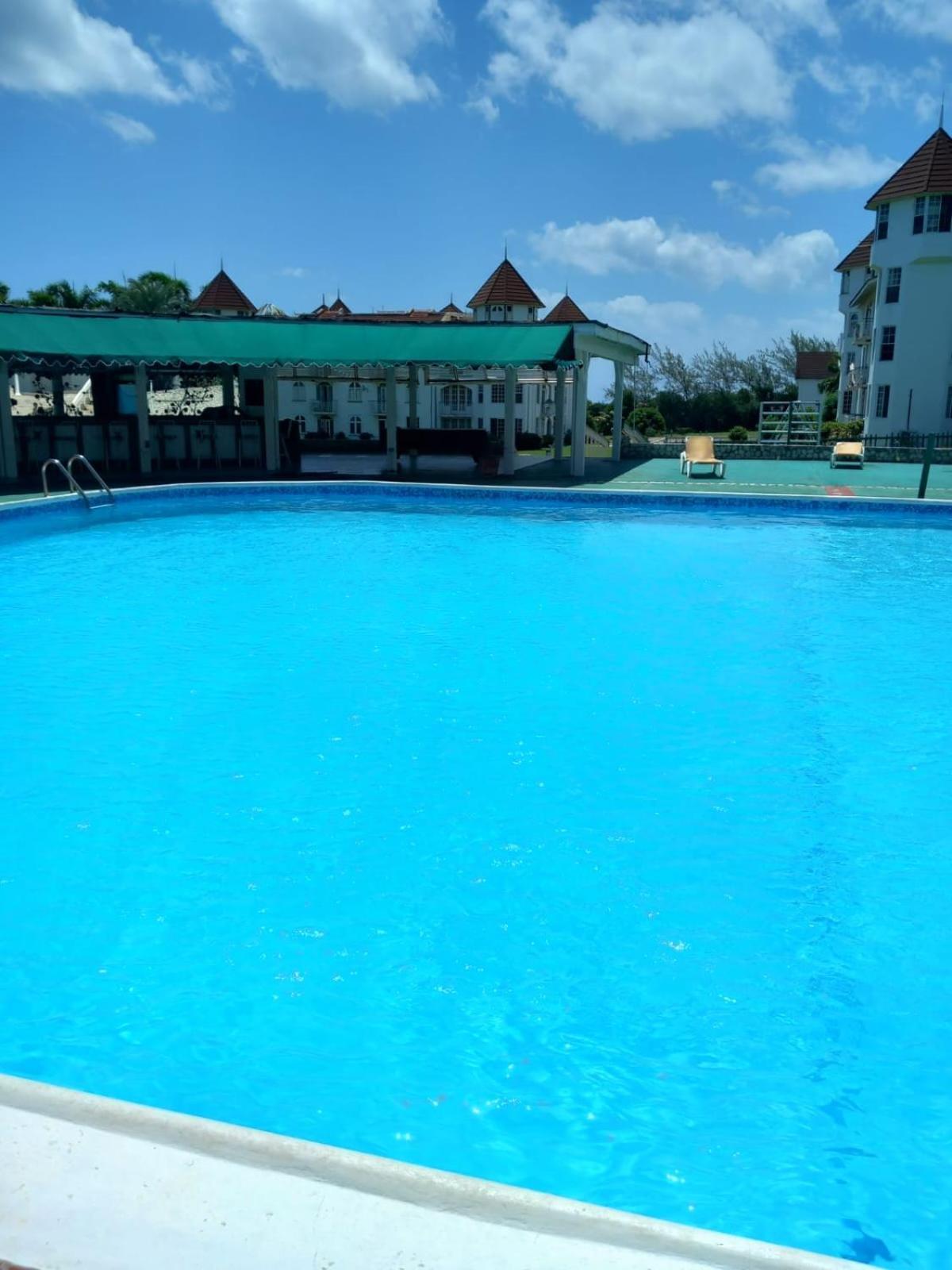 Seacastle Deluxe Studio Montego Bay Exterior photo